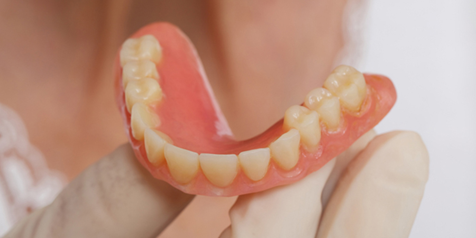 入れ歯の材質について