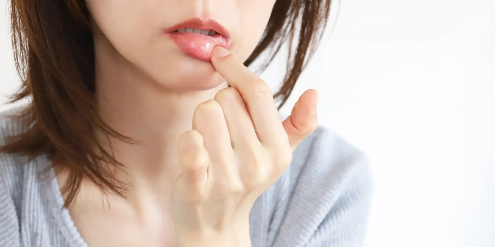 唇の色素沈着が起こる原因