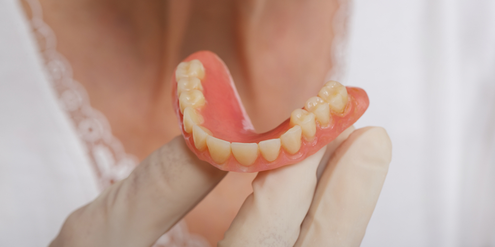 入れ歯の正しいケア方法と保管